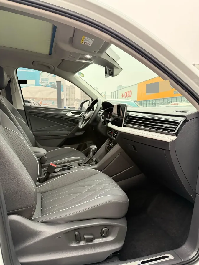 2023 Volkswagen Tiguan L 2.0T 186HP L4 7DCT,autocango,china used car exporter,china ev exporter,chinese used car exporter,chinese used ev exporter