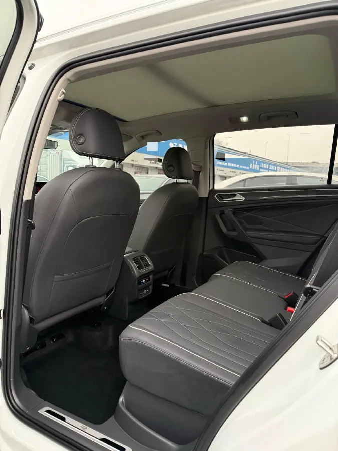 2023 Volkswagen Tiguan L 2.0T 186HP L4 7DCT,autocango,china used car exporter,china ev exporter,chinese used car exporter,chinese used ev exporter