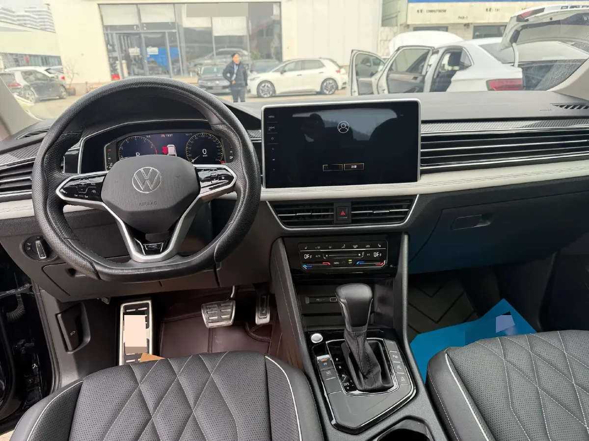 2023 Volkswagen Tiguan L 2.0T 186HP L4 7DCT,autocango,china used car exporter,china ev exporter,chinese used car exporter,chinese used ev exporter