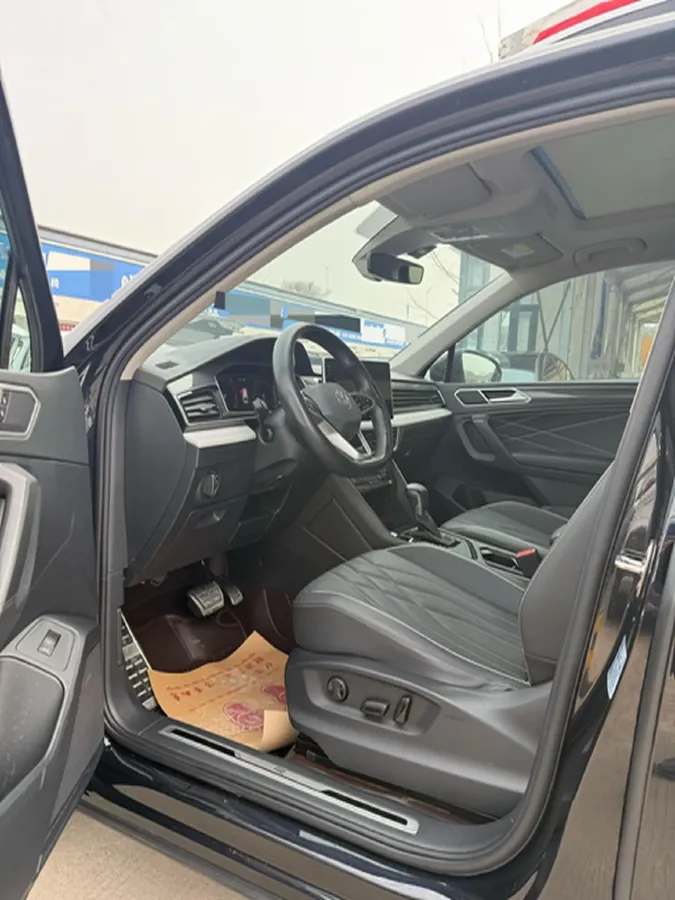 2023 Volkswagen Tiguan L 2.0T 186HP L4 7DCT,autocango,china used car exporter,china ev exporter,chinese used car exporter,chinese used ev exporter