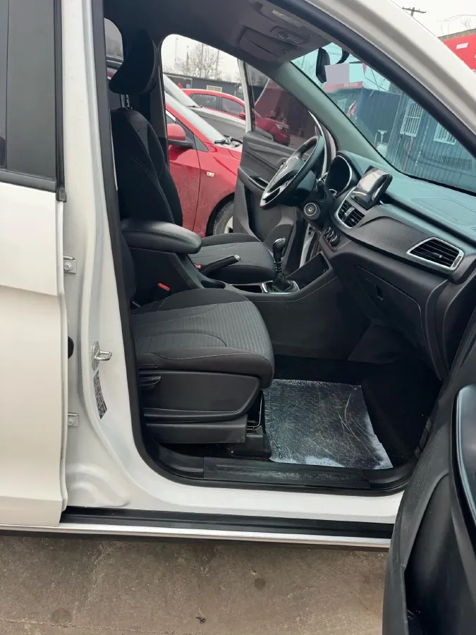 2019 BaoJun 730 1.5L 105HP L4 6MT,autocango,china used car exporter,china ev exporter,chinese used car exporter,chinese used ev exporter