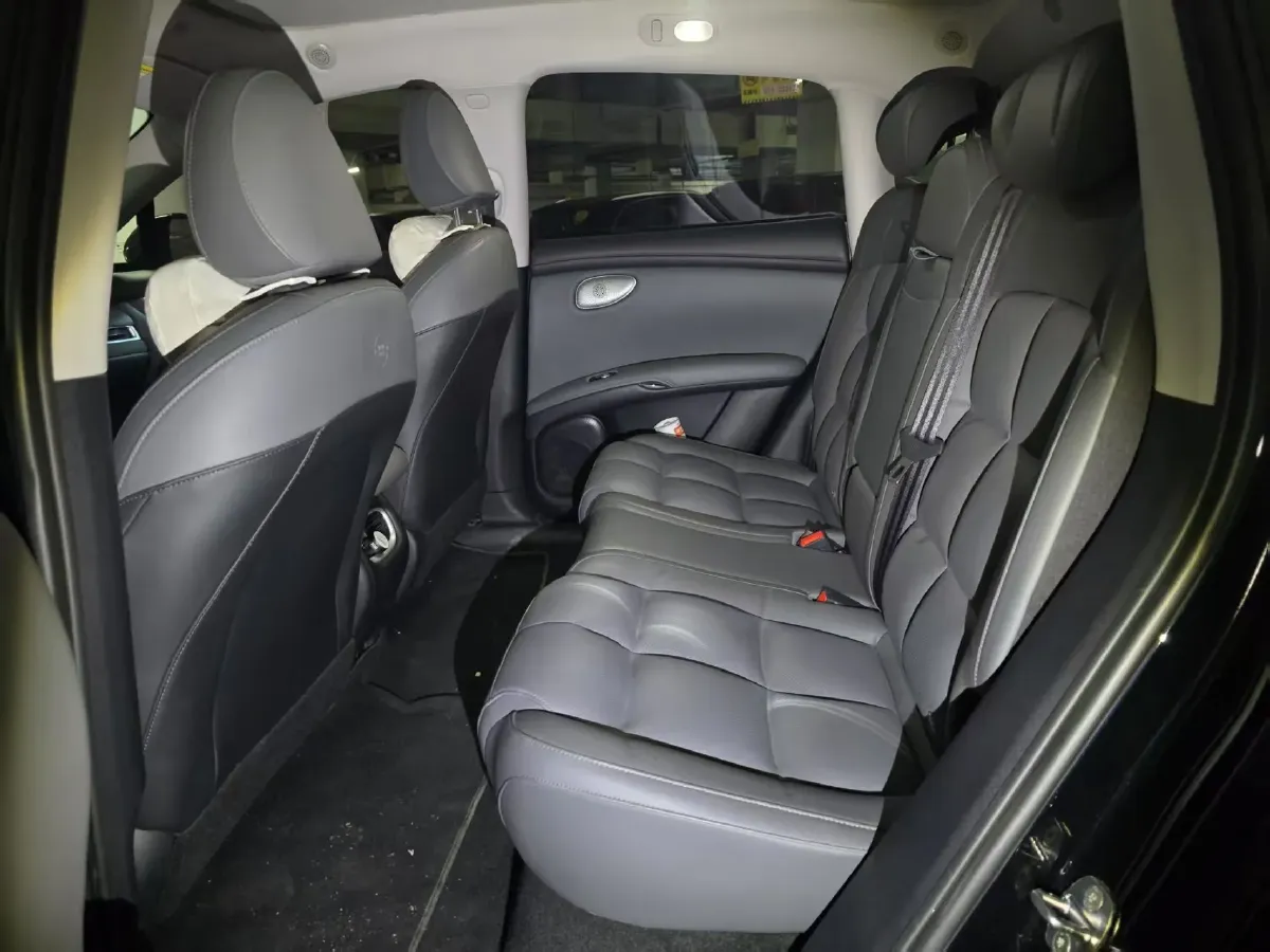 2025 IM LS6 BEV 75KWH,autocango,china used car exporter,china ev exporter,chinese used car exporter,chinese used ev exporter