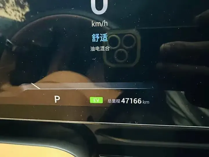 2024 Voyah Dream 1.5T 150HP L4 PHEV 43KWH,autocango,china used car exporter,china ev exporter,chinese used car exporter,chinese used ev exporter