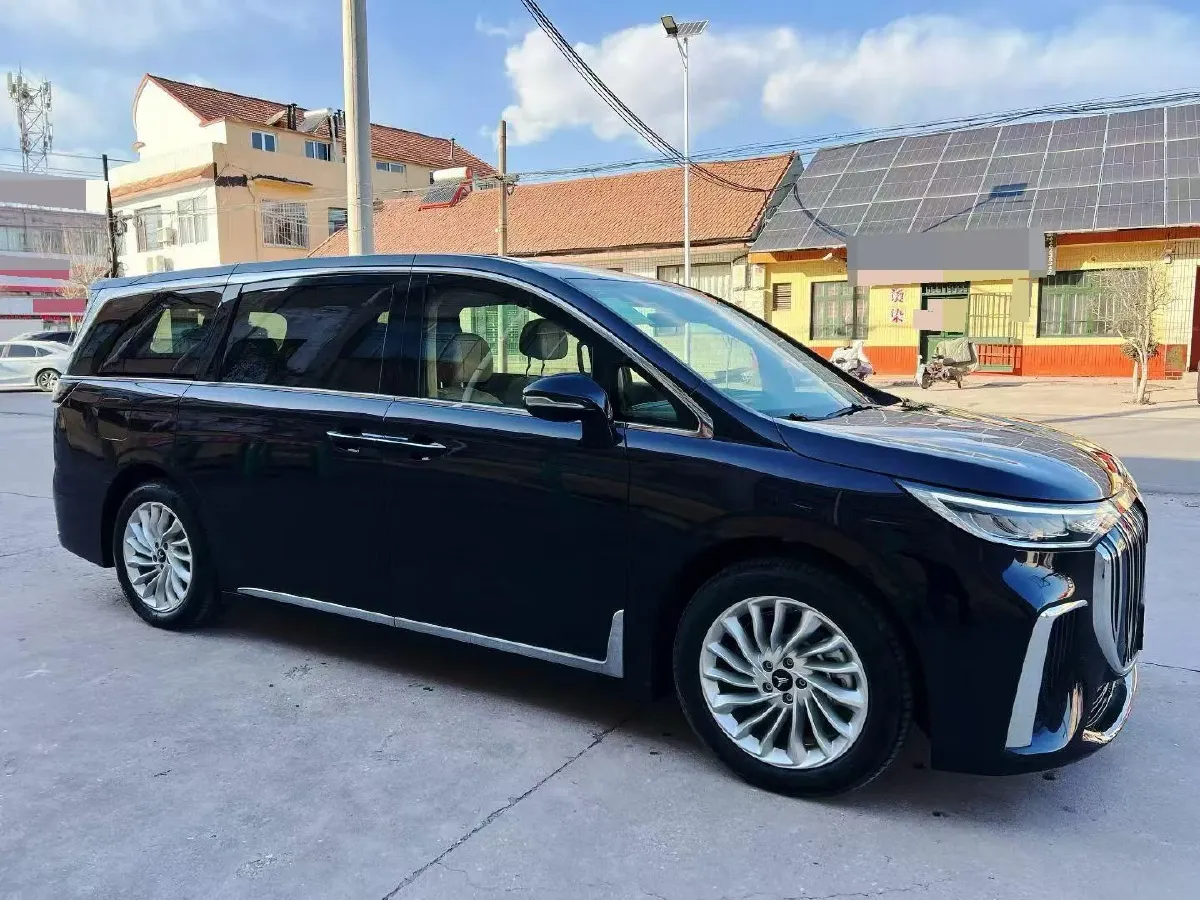 2024 Voyah Dream 1.5T 150HP L4 PHEV 43KWH,autocango,china used car exporter,china ev exporter,chinese used car exporter,chinese used ev exporter