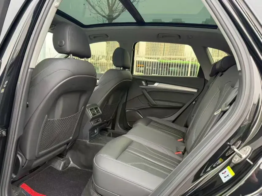 2022 Audi Q5L 2.0T 190HP L4 7DCT,autocango,china used car exporter,china ev exporter,chinese used car exporter,chinese used ev exporter