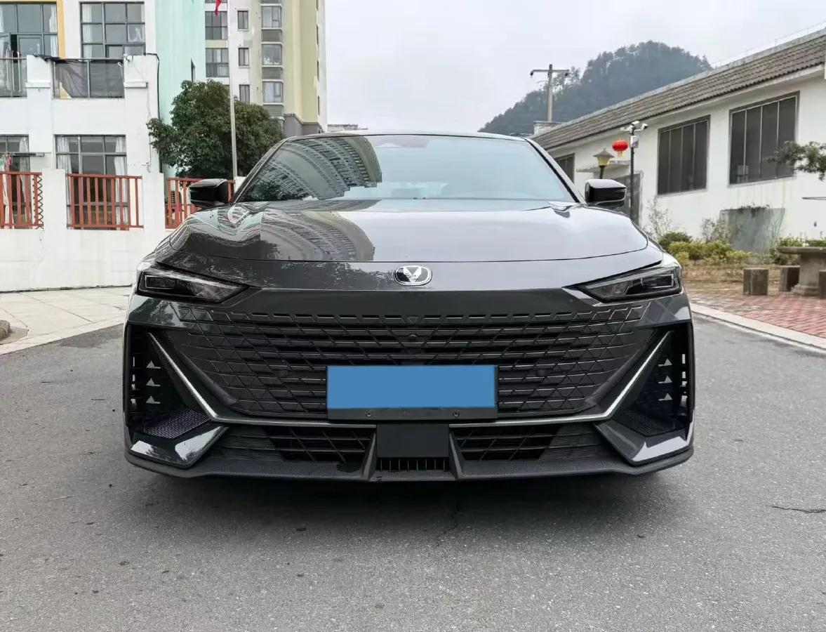 2023 ChangAn UNI-V 1.5T 188HP L4 7DCT,autocango,china used car exporter,china ev exporter,chinese used car exporter,chinese used ev exporter