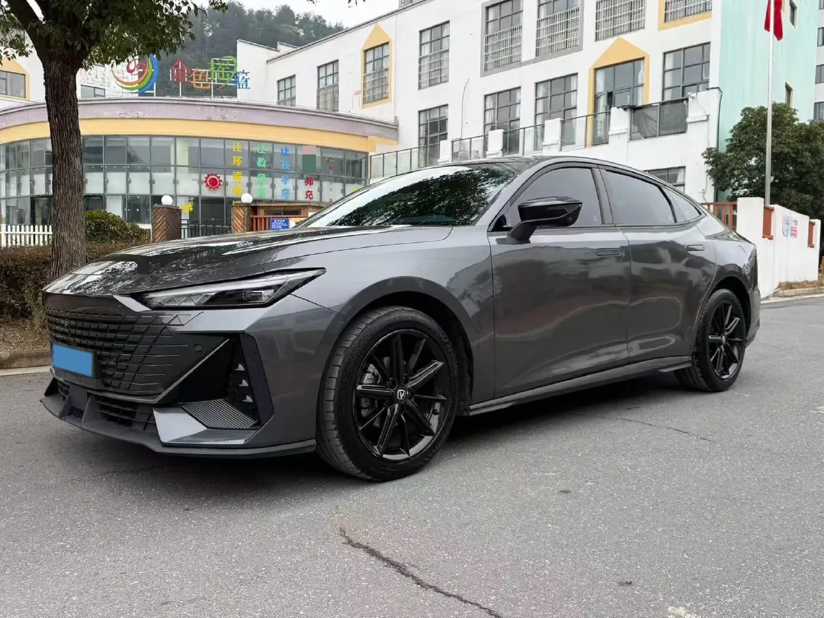 2023 ChangAn UNI-V 1.5T 188HP L4 7DCT,autocango,china used car exporter,china ev exporter,chinese used car exporter,chinese used ev exporter