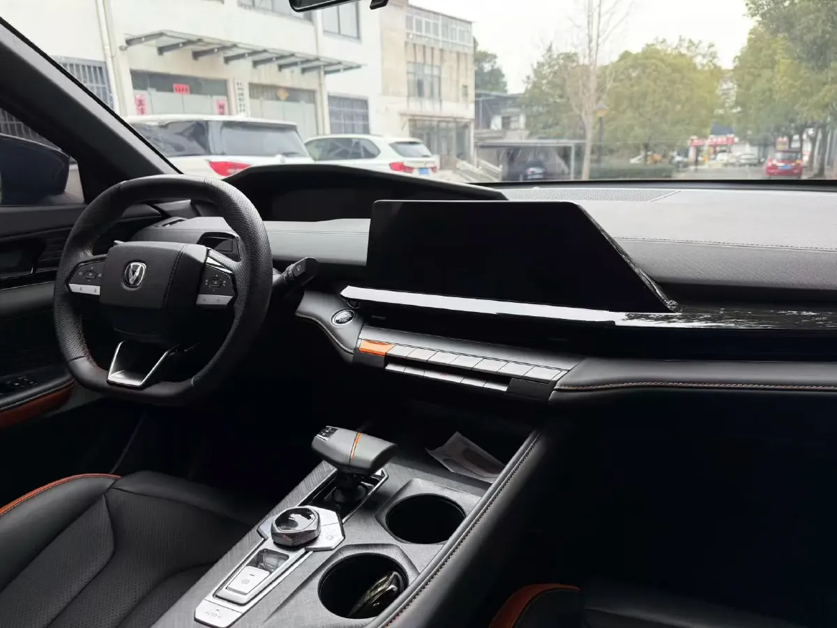 2023 ChangAn UNI-V 1.5T 188HP L4 7DCT,autocango,china used car exporter,china ev exporter,chinese used car exporter,chinese used ev exporter