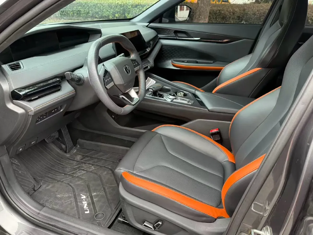 2023 ChangAn UNI-V 1.5T 188HP L4 7DCT,autocango,china used car exporter,china ev exporter,chinese used car exporter,chinese used ev exporter