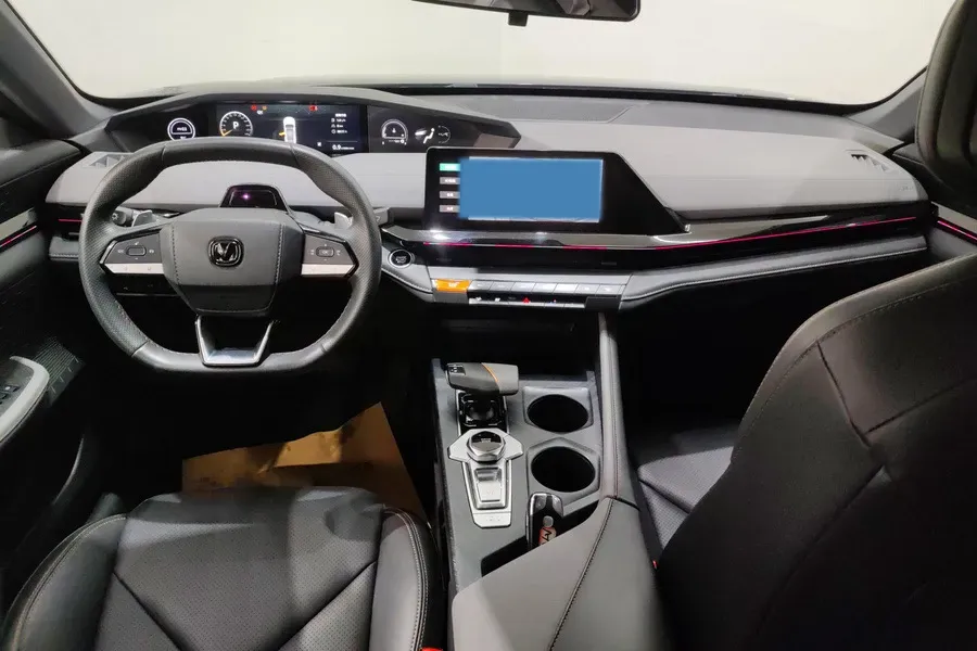 2022 ChangAn UNI-V 1.5T 188HP L4 7DCT,autocango,china used car exporter,china ev exporter,chinese used car exporter,chinese used ev exporter