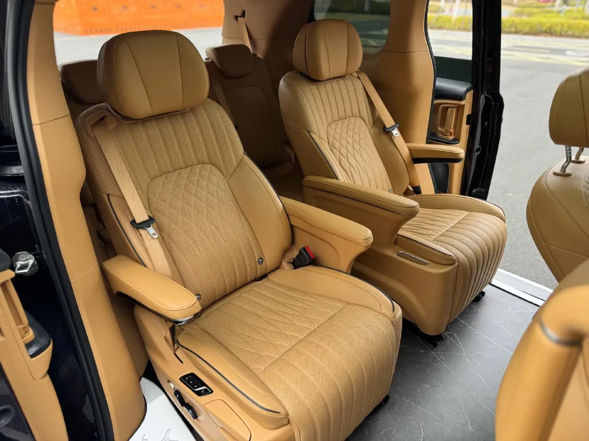 2022 Voyah Dream 1.5T 136HP L4 PHEV 25.57KWH,autocango,china used car exporter,china ev exporter,chinese used car exporter,chinese used ev exporter