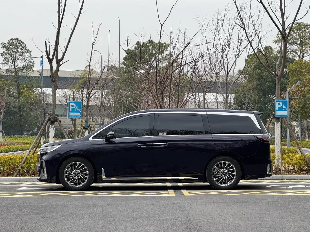 2022 Voyah Dream 1.5T 136HP L4 PHEV 25.57KWH,autocango,china used car exporter,china ev exporter,chinese used car exporter,chinese used ev exporter