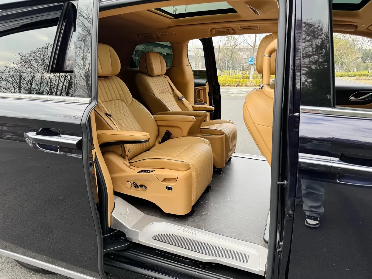 2022 Voyah Dream 1.5T 136HP L4 PHEV 25.57KWH,autocango,china used car exporter,china ev exporter,chinese used car exporter,chinese used ev exporter