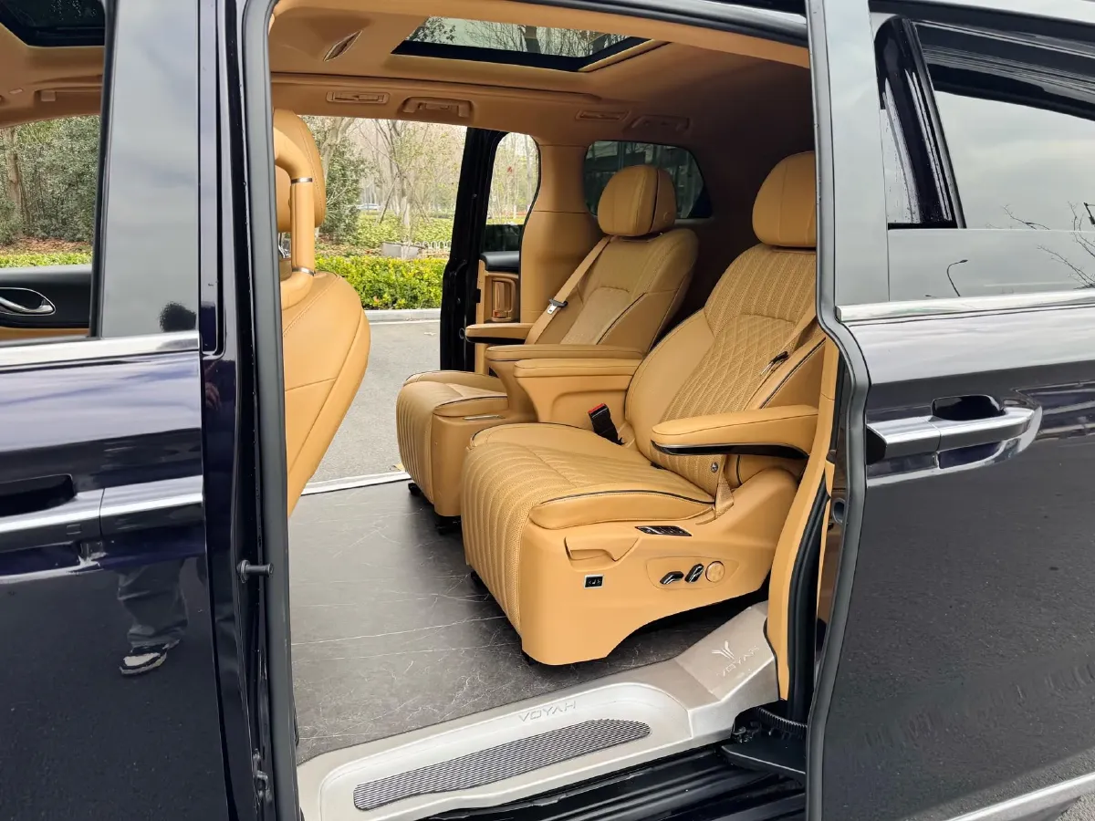 2022 Voyah Dream 1.5T 136HP L4 PHEV 25.57KWH,autocango,china used car exporter,china ev exporter,chinese used car exporter,chinese used ev exporter