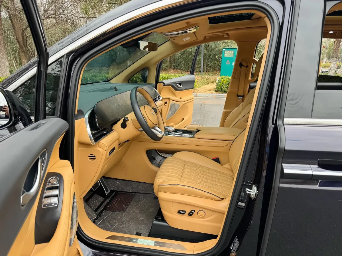 2022 Voyah Dream 1.5T 136HP L4 PHEV 25.57KWH,autocango,china used car exporter,china ev exporter,chinese used car exporter,chinese used ev exporter