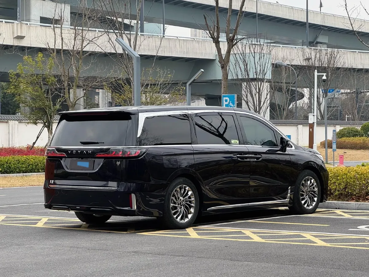 2022 Voyah Dream 1.5T 136HP L4 PHEV 25.57KWH,autocango,china used car exporter,china ev exporter,chinese used car exporter,chinese used ev exporter