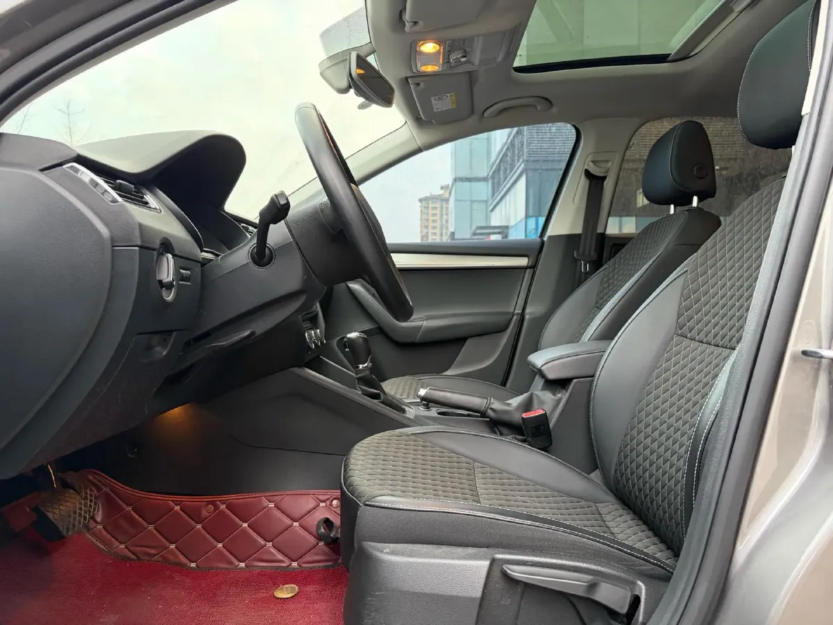 2018 Skoda Octavia 1.6L 110HP L4 6AT,autocango,china used car exporter,china ev exporter,chinese used car exporter,chinese used ev exporter