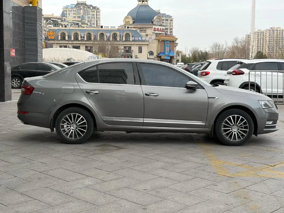 2018 Skoda Octavia 1.6L 110HP L4 6AT,autocango,china used car exporter,china ev exporter,chinese used car exporter,chinese used ev exporter
