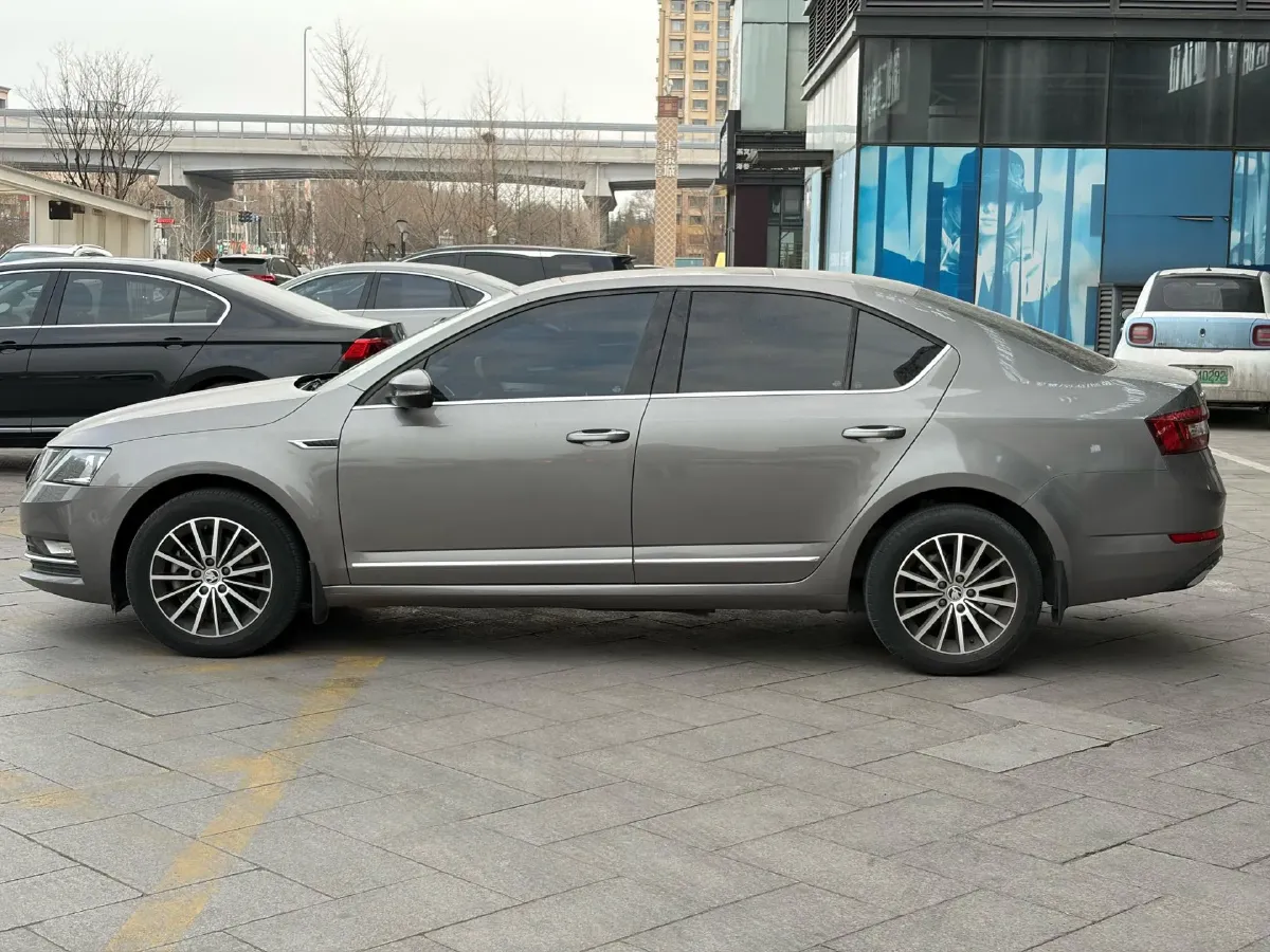 2018 Skoda Octavia 1.6L 110HP L4 6AT,autocango,china used car exporter,china ev exporter,chinese used car exporter,chinese used ev exporter