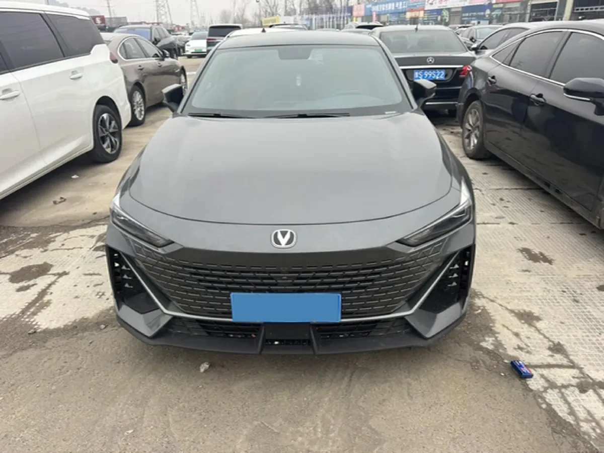 2022 ChangAn UNI-V 1.5T 188HP L4 7DCT,autocango,china used car exporter,china ev exporter,chinese used car exporter,chinese used ev exporter
