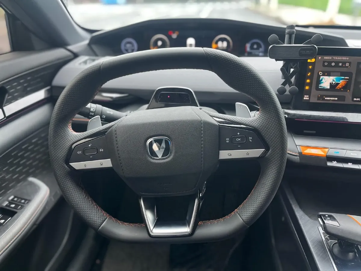 2023 ChangAn UNI-V 1.5T 188HP L4 7DCT,autocango,china used car exporter,china ev exporter,chinese used car exporter,chinese used ev exporter