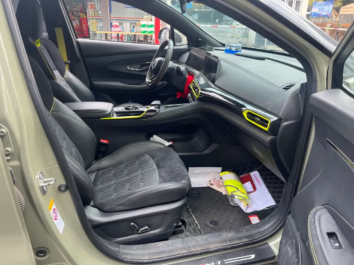 2022 ChangAn UNI-T 1.5T 188HP L4 7DCT,autocango,china used car exporter,china ev exporter,chinese used car exporter,chinese used ev exporter