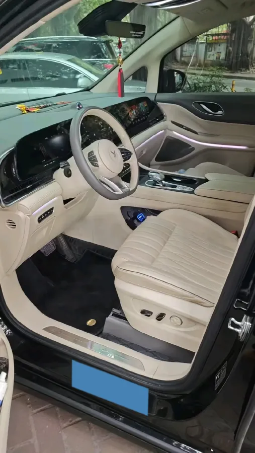 2024 Voyah Dream 1.5T 150HP L4 PHEV 43KWH,autocango,china used car exporter,china ev exporter,chinese used car exporter,chinese used ev exporter