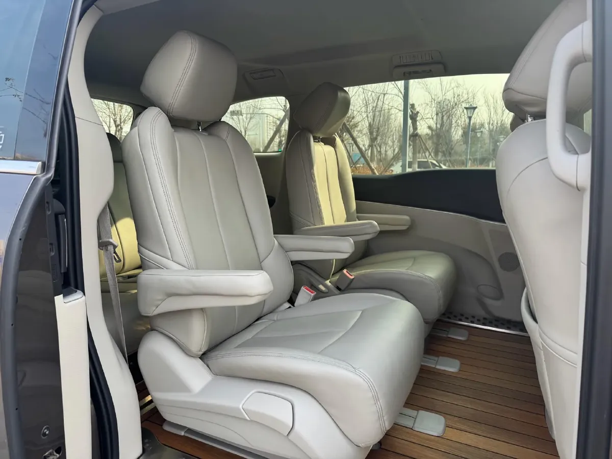 2022 Buick GL8 2.0T 237HP L4 9AT,autocango,china used car exporter,china ev exporter,chinese used car exporter,chinese used ev exporter