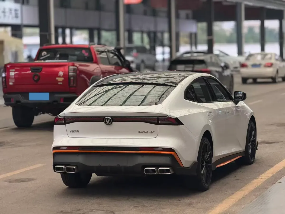 2025 ChangAn UNI-V 1.5T 192HP L4 7DCT,autocango,china used car exporter,china ev exporter,chinese used car exporter,chinese used ev exporter