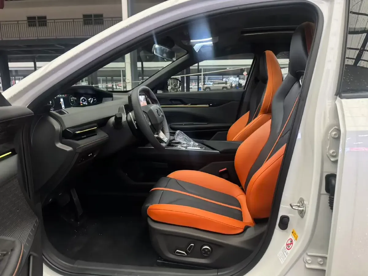 2025 ChangAn UNI-V 1.5T 192HP L4 7DCT,autocango,china used car exporter,china ev exporter,chinese used car exporter,chinese used ev exporter