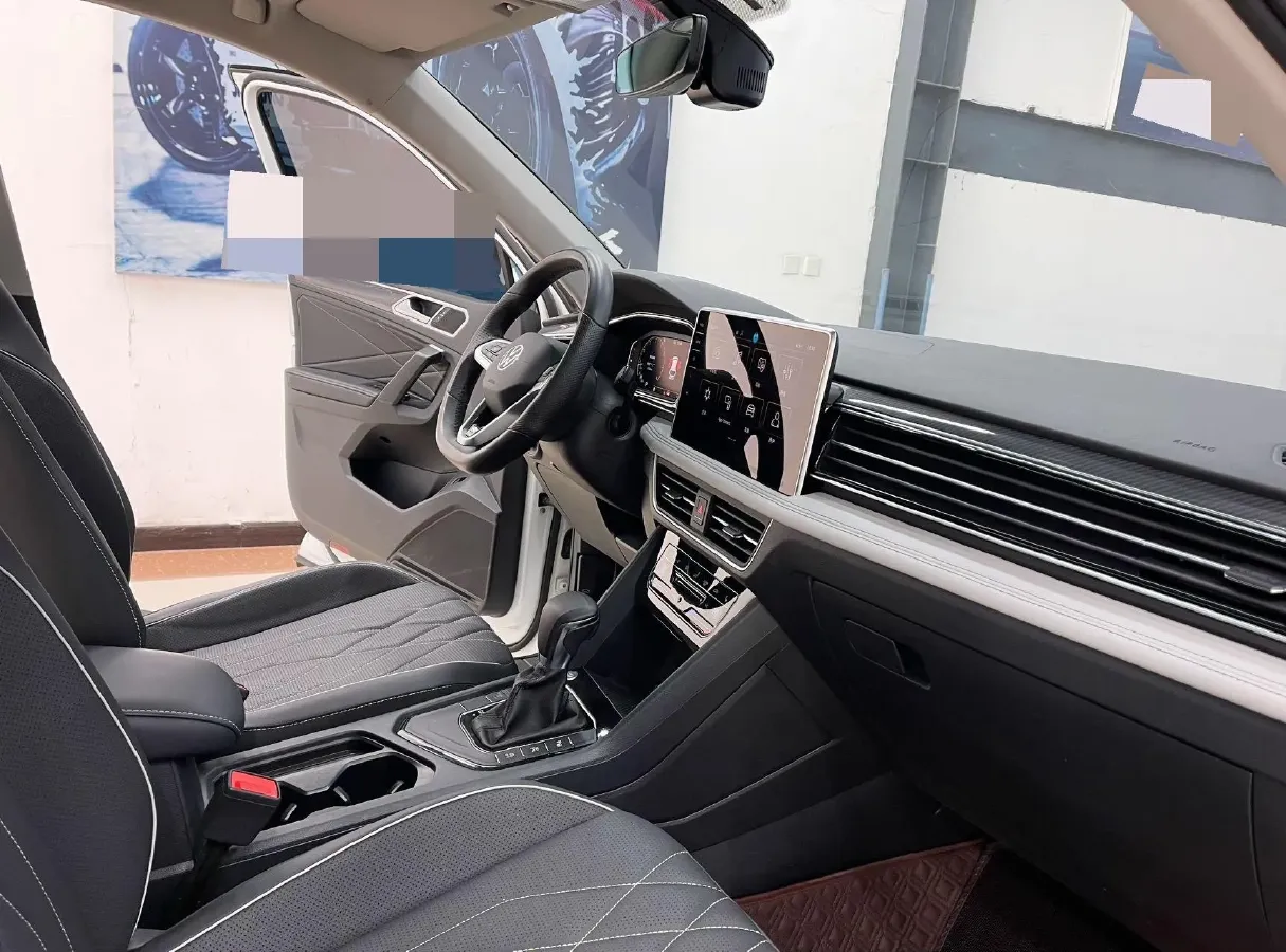 2024 Volkswagen Tiguan L 2.0T 186HP L4 7DCT,autocango,china used car exporter,china ev exporter,chinese used car exporter,chinese used ev exporter