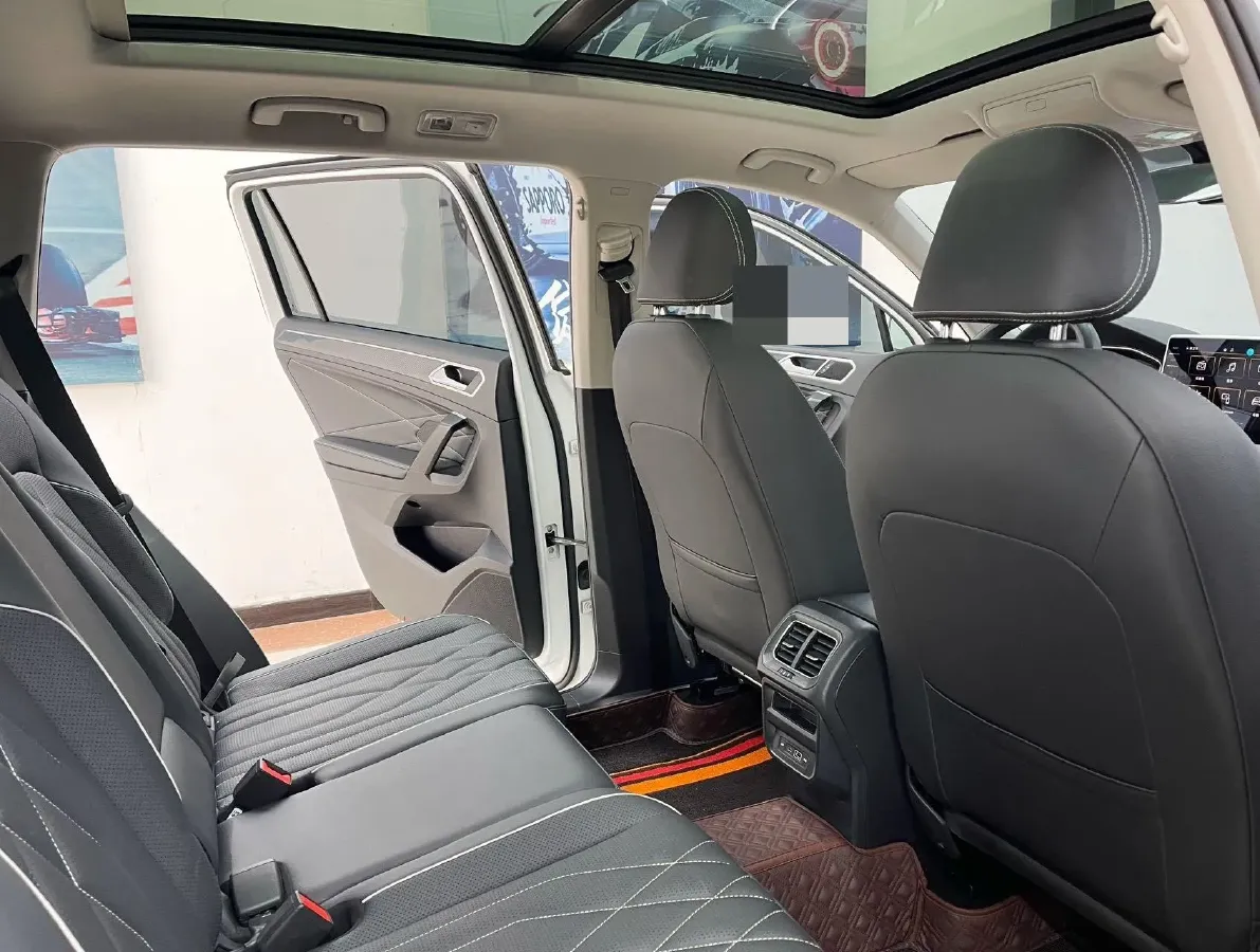 2024 Volkswagen Tiguan L 2.0T 186HP L4 7DCT,autocango,china used car exporter,china ev exporter,chinese used car exporter,chinese used ev exporter