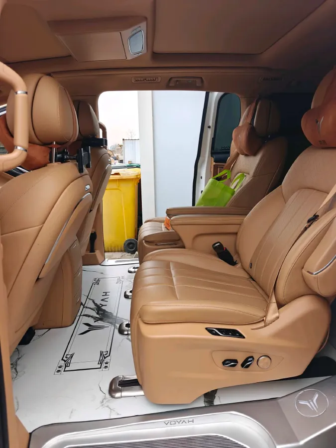 2024 Voyah Dream 1.5T 150HP L4 PHEV 43KWH,autocango,china used car exporter,china ev exporter,chinese used car exporter,chinese used ev exporter