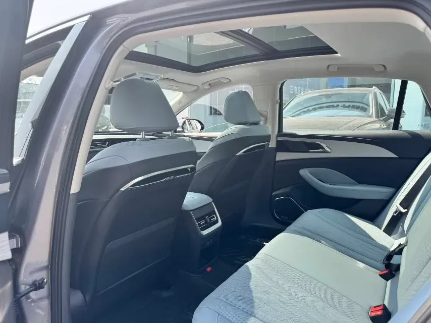 2025 HongQi H5 1.5T 150HP L4 1DHT PHEV,autocango,china used car exporter,china ev exporter,chinese used car exporter,chinese used ev exporter