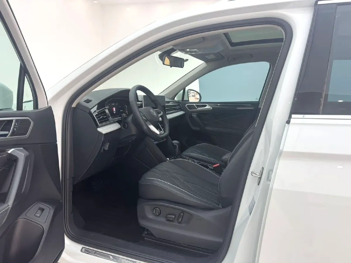 2023 Volkswagen Tiguan L 1.5T 160HP L4 7DCT,autocango,china used car exporter,china ev exporter,chinese used car exporter,chinese used ev exporter