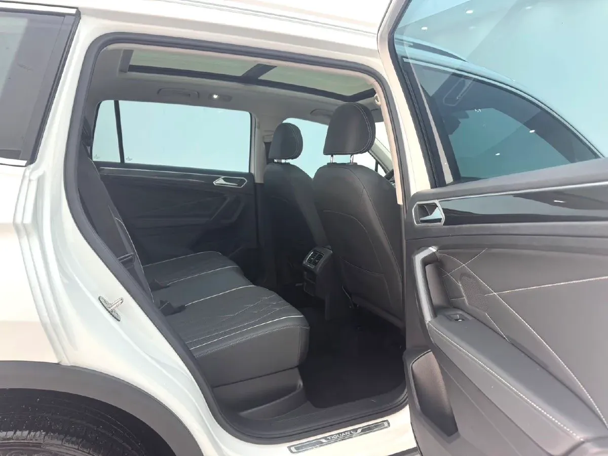 2023 Volkswagen Tiguan L 1.5T 160HP L4 7DCT,autocango,china used car exporter,china ev exporter,chinese used car exporter,chinese used ev exporter