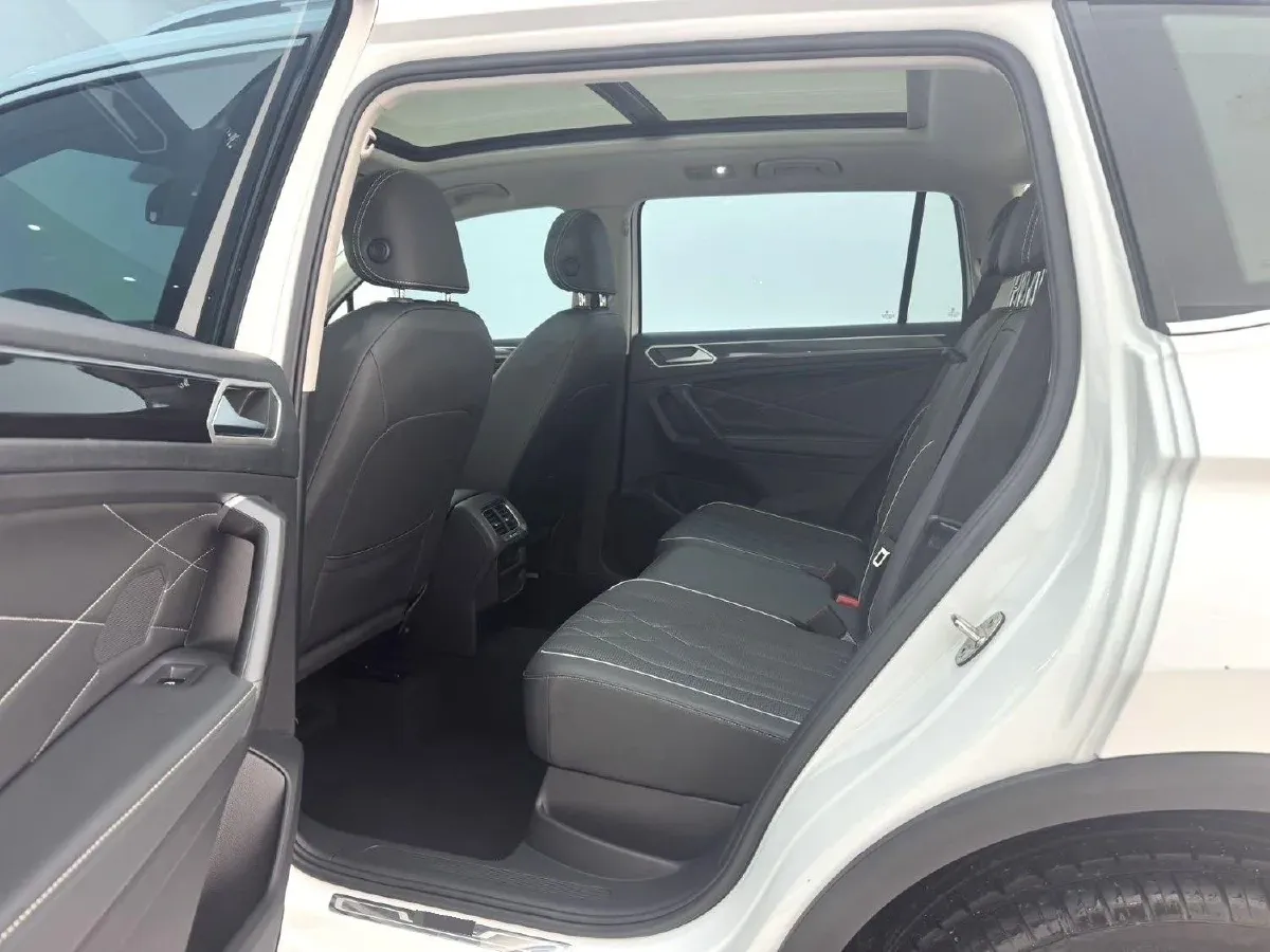 2023 Volkswagen Tiguan L 1.5T 160HP L4 7DCT,autocango,china used car exporter,china ev exporter,chinese used car exporter,chinese used ev exporter