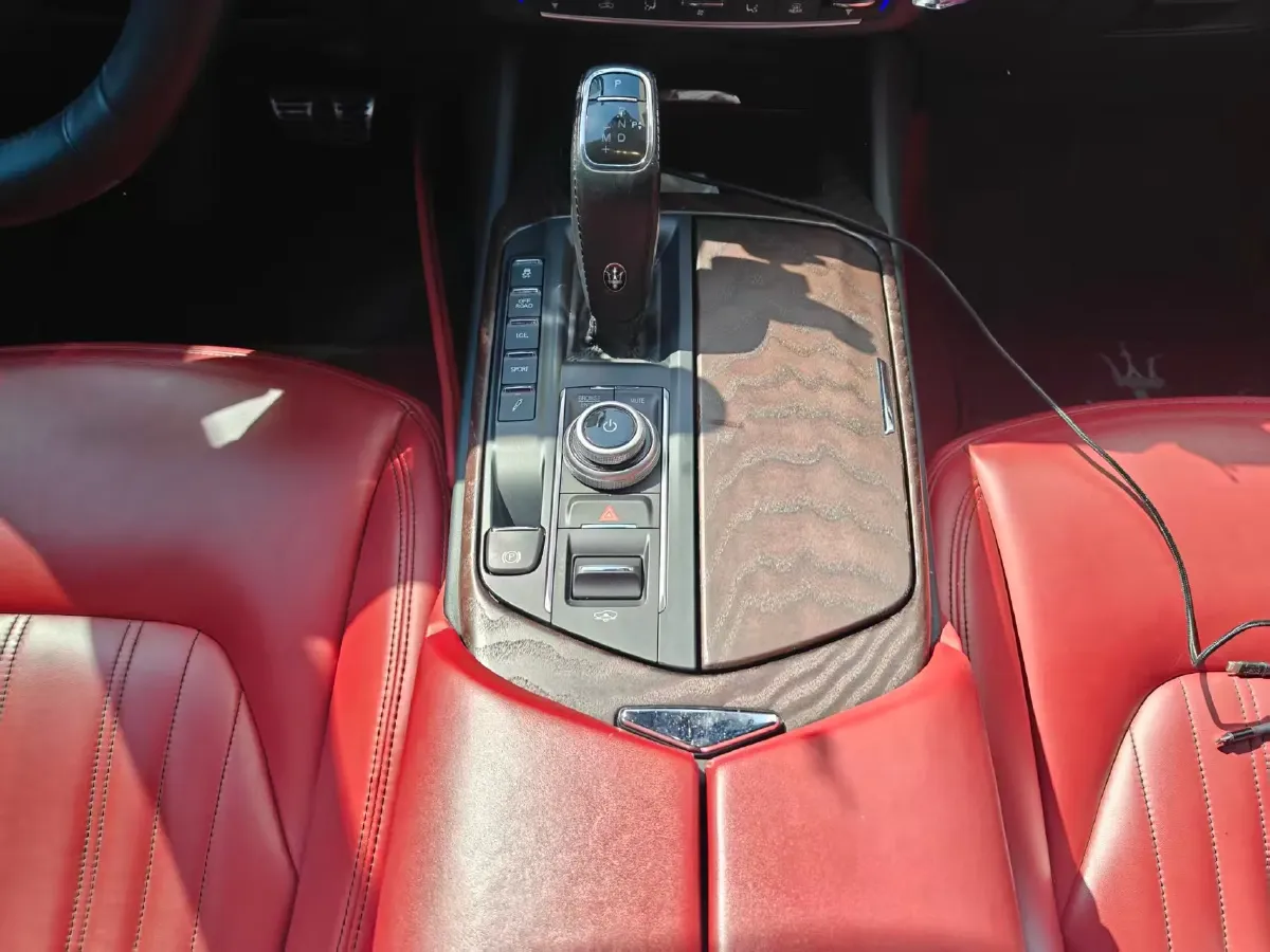 2021 Maserati Levante 3.0T 350HP V6 8AT,autocango,china used car exporter,china ev exporter,chinese used car exporter,chinese used ev exporter