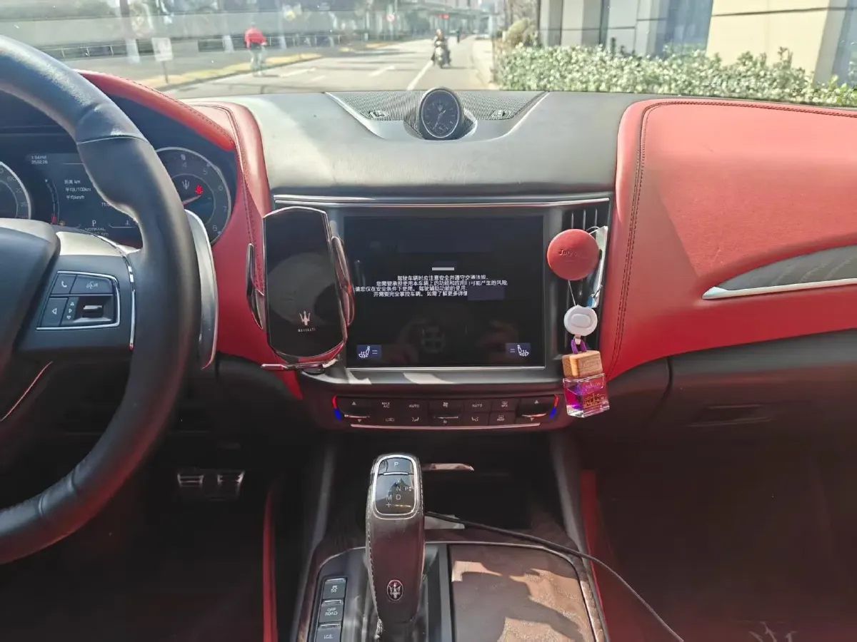 2021 Maserati Levante 3.0T 350HP V6 8AT,autocango,china used car exporter,china ev exporter,chinese used car exporter,chinese used ev exporter