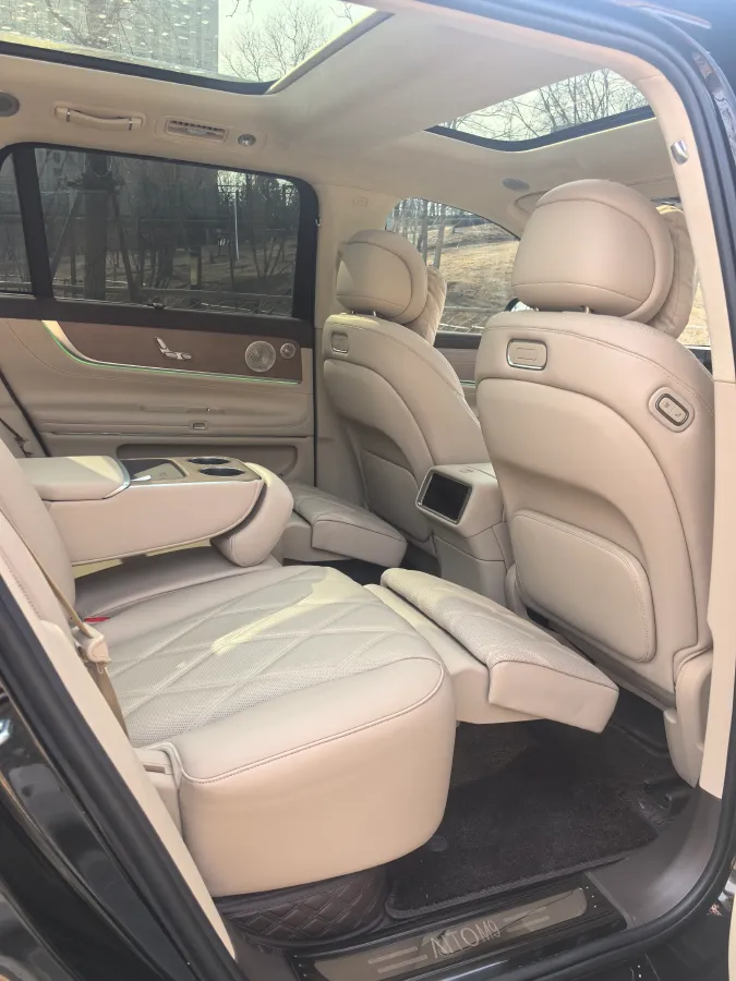 2025 AITO AITO M9 REEV 160HP REEV 52KWH,autocango,china used car exporter,china ev exporter,chinese used car exporter,chinese used ev exporter