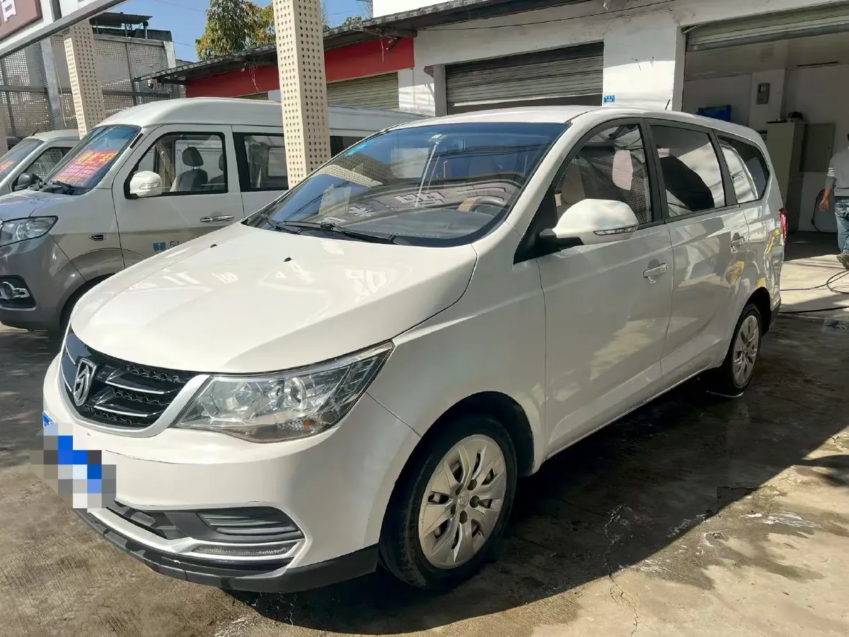 2016 BaoJun 730 1.5L 112HP L4 5MT,autocango,china used car exporter,china ev exporter,chinese used car exporter,chinese used ev exporter