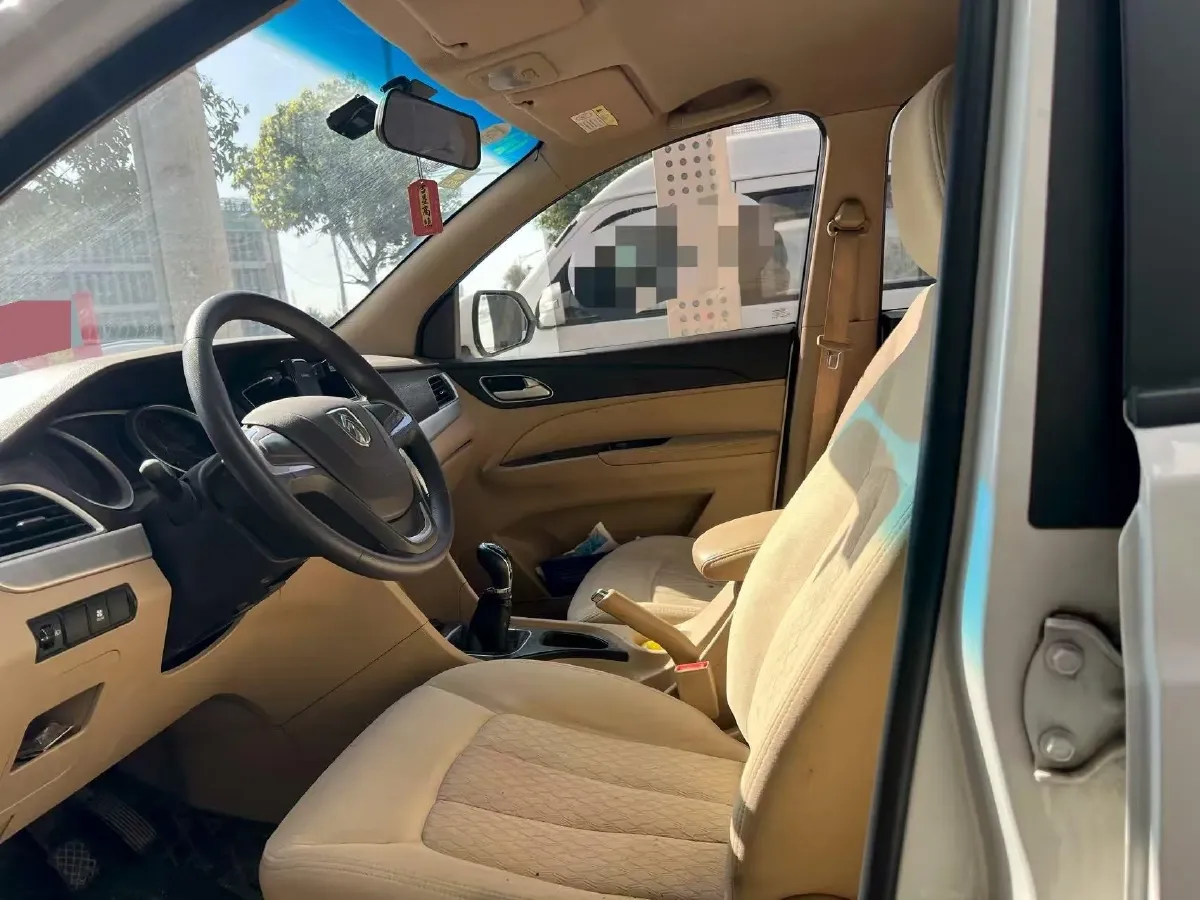 2016 BaoJun 730 1.5L 112HP L4 5MT,autocango,china used car exporter,china ev exporter,chinese used car exporter,chinese used ev exporter