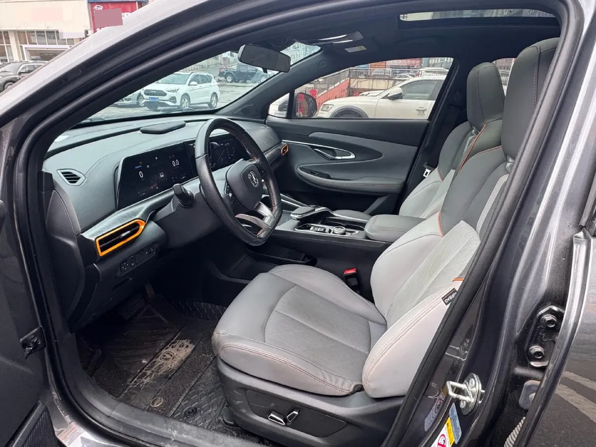 2022 ChangAn UNI-T 1.5T 188HP L4 7DCT,autocango,china used car exporter,china ev exporter,chinese used car exporter,chinese used ev exporter