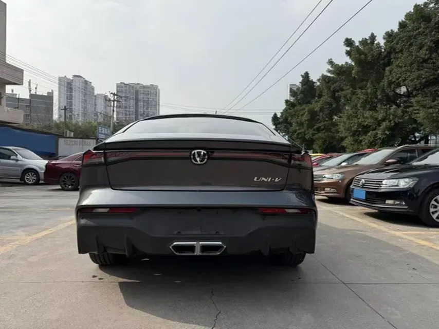 2024 ChangAn UNI-V iDD 1.5L 110HP L4 E-CVT PHEV 18.99KWH,autocango,china used car exporter,china ev exporter,chinese used car exporter,chinese used ev exporter