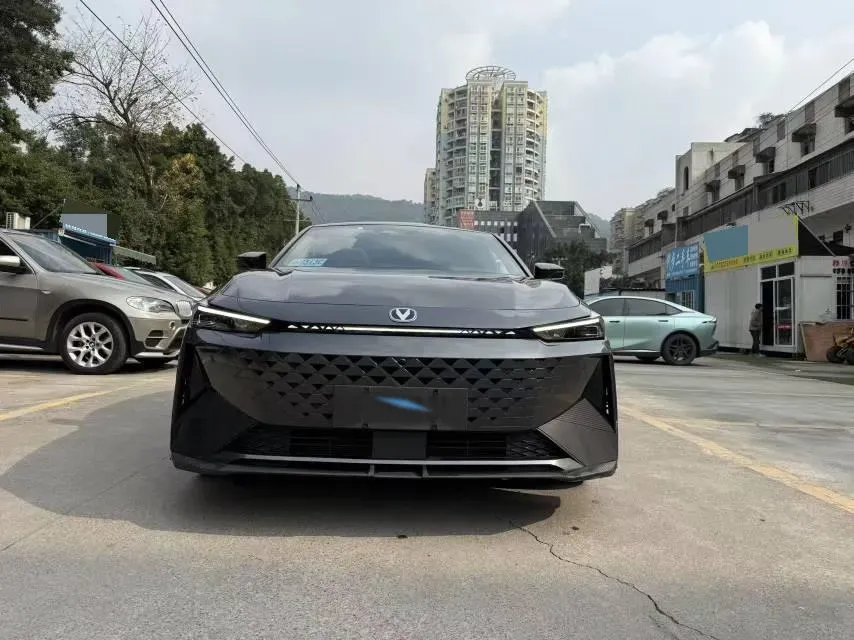 2024 ChangAn UNI-V iDD 1.5L 110HP L4 E-CVT PHEV 18.99KWH,autocango,china used car exporter,china ev exporter,chinese used car exporter,chinese used ev exporter