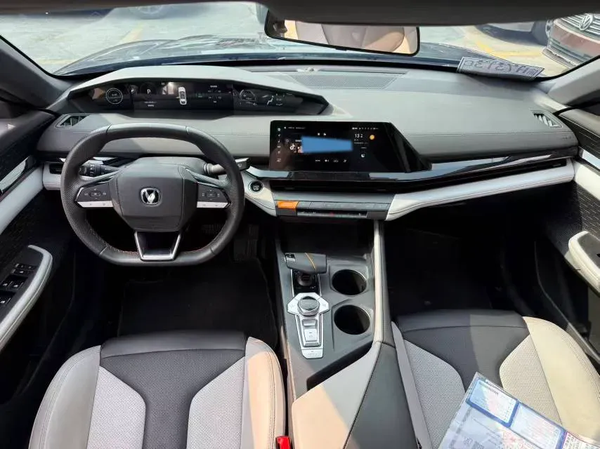 2024 ChangAn UNI-V iDD 1.5L 110HP L4 E-CVT PHEV 18.99KWH,autocango,china used car exporter,china ev exporter,chinese used car exporter,chinese used ev exporter