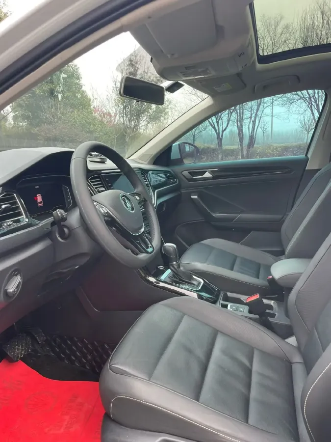 2021 Volkswagen T-Roc 1.4T 150HP L4 7DCT,autocango,china used car exporter,china ev exporter,chinese used car exporter,chinese used ev exporter