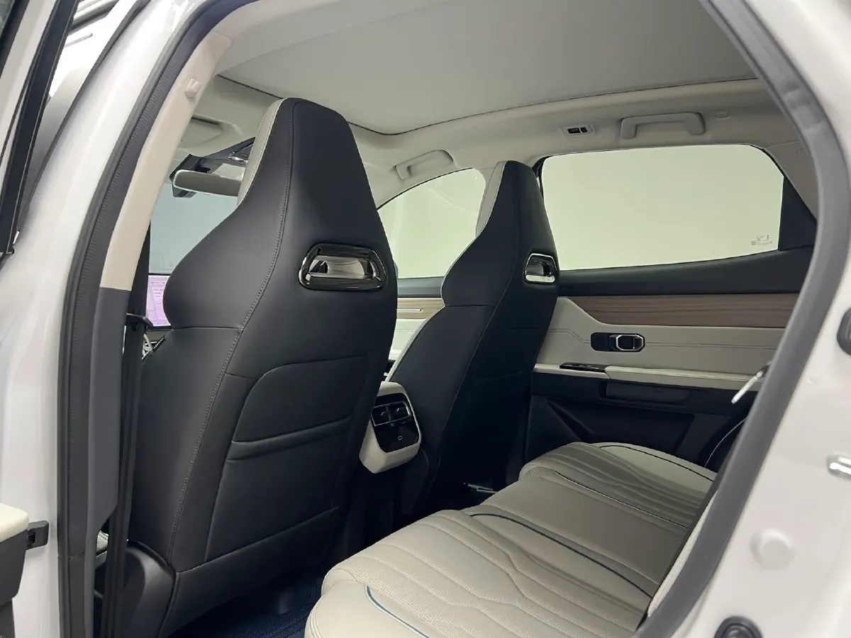 2025 Jetour DASHING 1.5T 156HP L4 6DCT,autocango,china used car exporter,china ev exporter,chinese used car exporter,chinese used ev exporter