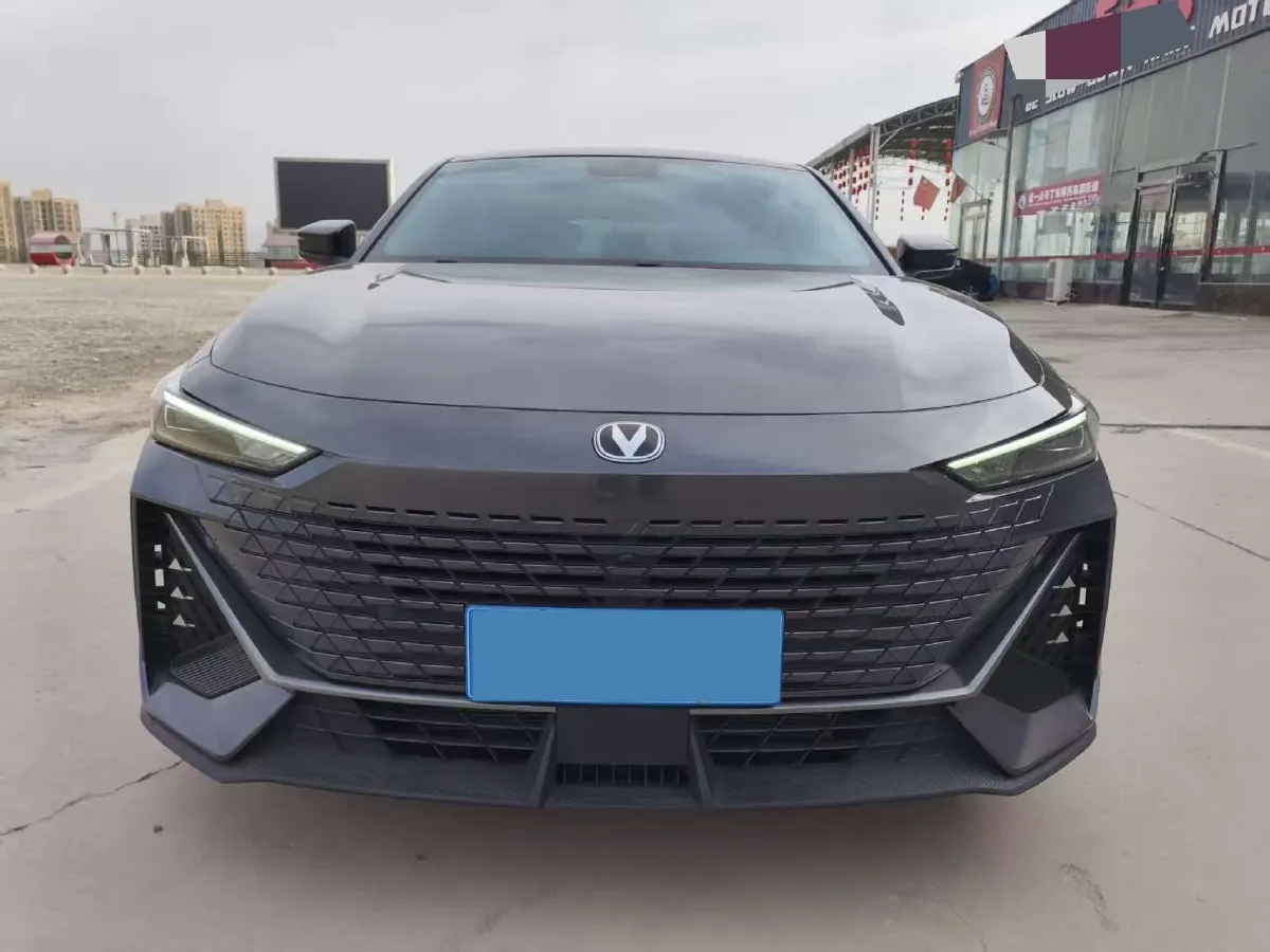 2022 ChangAn UNI-V 1.5T 188HP L4 7DCT,autocango,china used car exporter,china ev exporter,chinese used car exporter,chinese used ev exporter