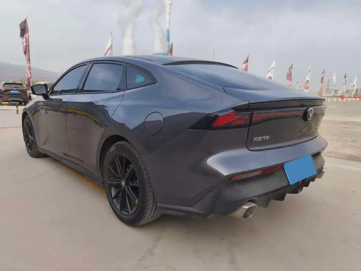 2022 ChangAn UNI-V 1.5T 188HP L4 7DCT,autocango,china used car exporter,china ev exporter,chinese used car exporter,chinese used ev exporter